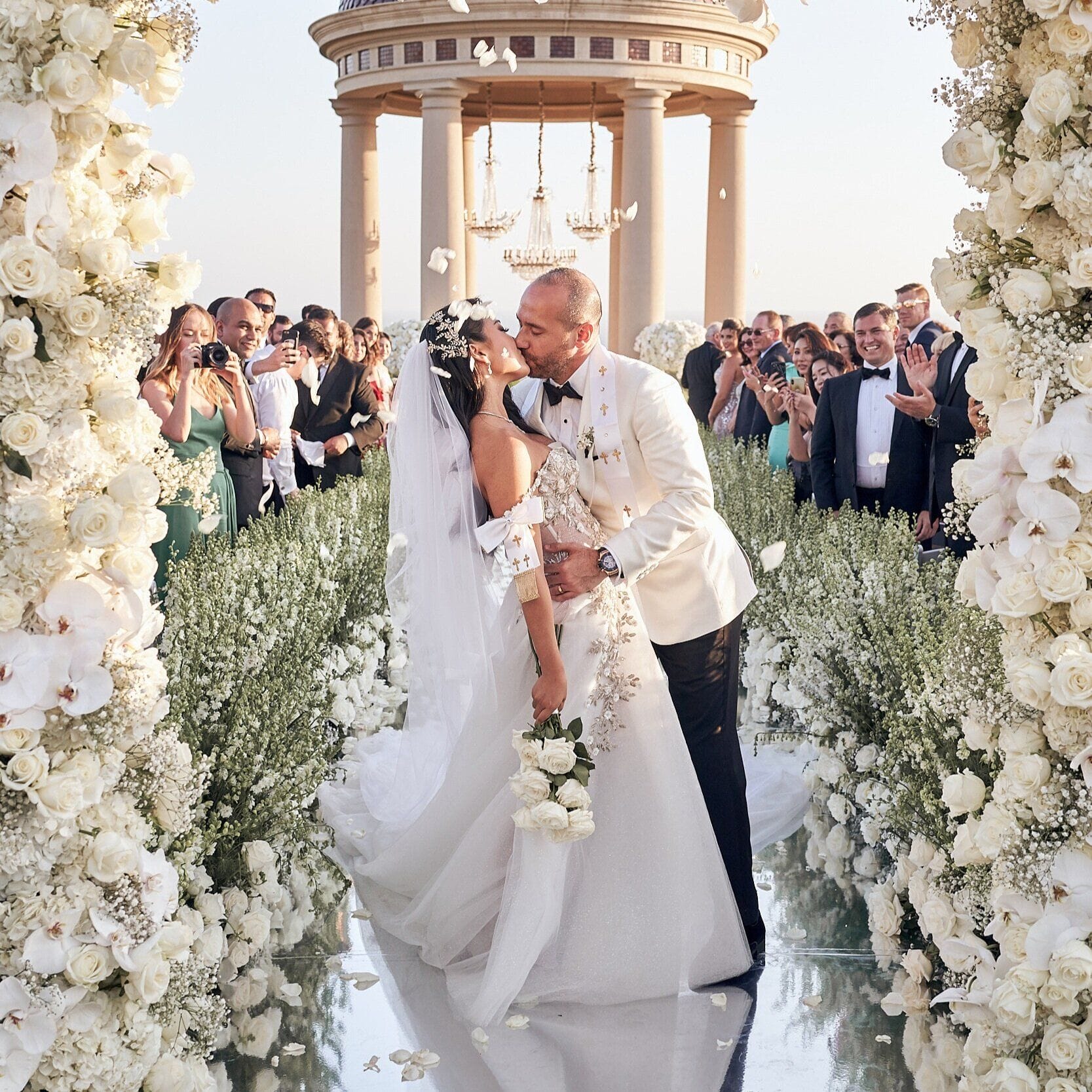 LLG Events Wedding Planner couple is kissing