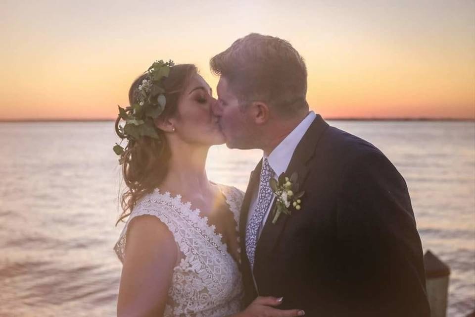 Knot Just Wedding Planner couple is kissing